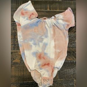 Pink blue and white tie dye goosebumps onesie like new 3-6 month